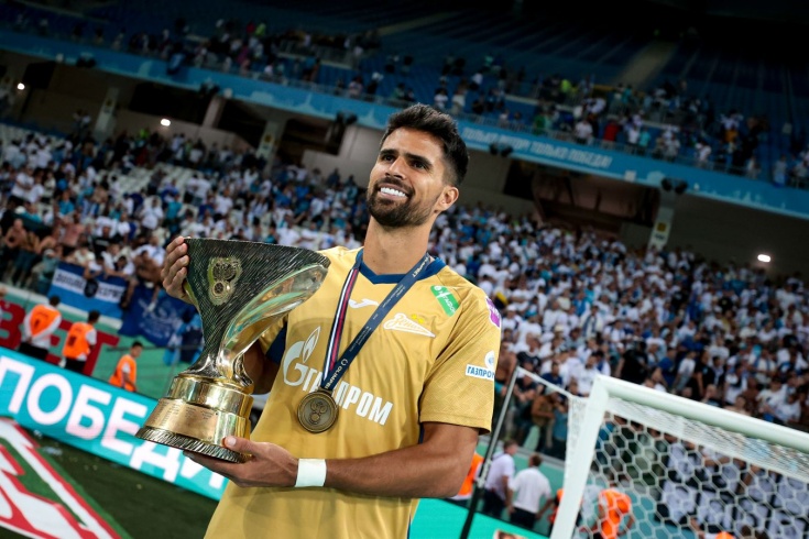 显得捉襟见 显得捉襟见